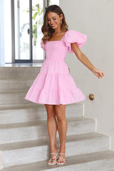 Energetic and sweet girl in a mini skirt: a refreshing outfit for the beach.